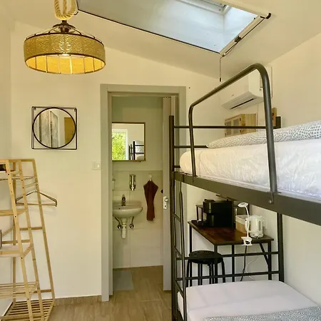 Cozy Little Hideaway בית הארחה באלאטונפורד